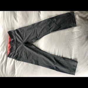 Lululemon crop yoga pants